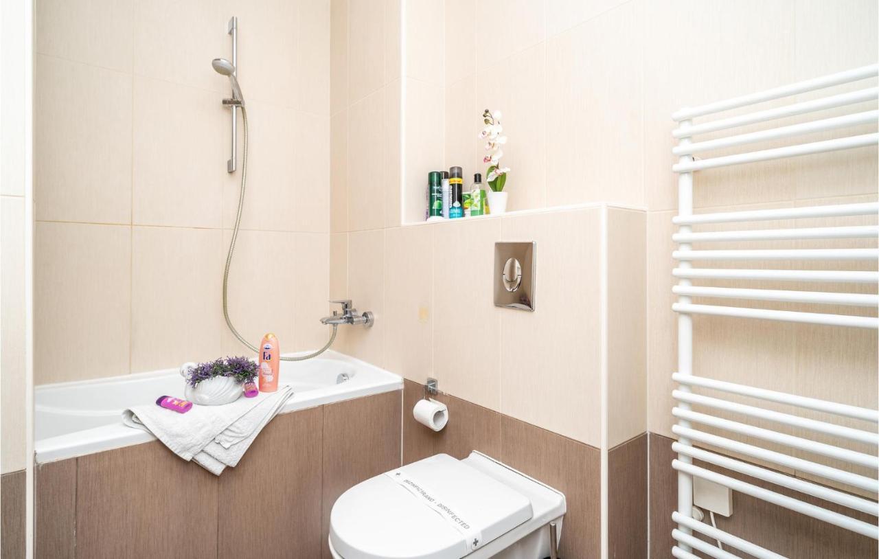 1 Bedroom Amazing Apartment In Дубровник Екстериор снимка